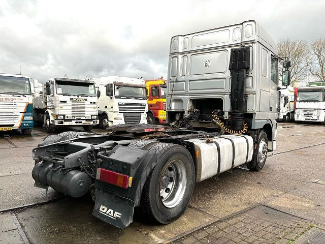 Cabeza tractora DAF 95.430 XF SPACECAB (EURO 2 / ZF16 MANUAL GEARBOX / AIRCONDITIONING / 870 LITER DIESELTANK / SUNVISOR): foto 4
