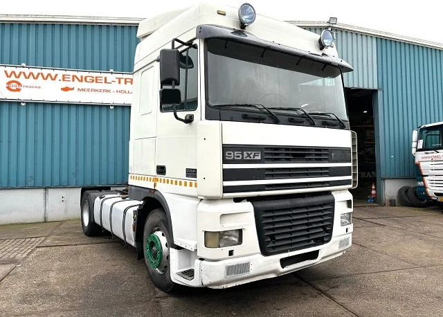 Leasing de DAF 95.430 XF SPACECAB (EURO 2 / ZF16 MANUAL GEARBOX / ZF-INTARDER / AIRCONDITIONING) DAF 95.430 XF SPACECAB (EURO 2 / ZF16 MANUAL GEARBOX / ZF-INTARDER / AIRCONDITIONING): foto 4