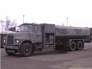 MACK DM492S - Camión cisterna