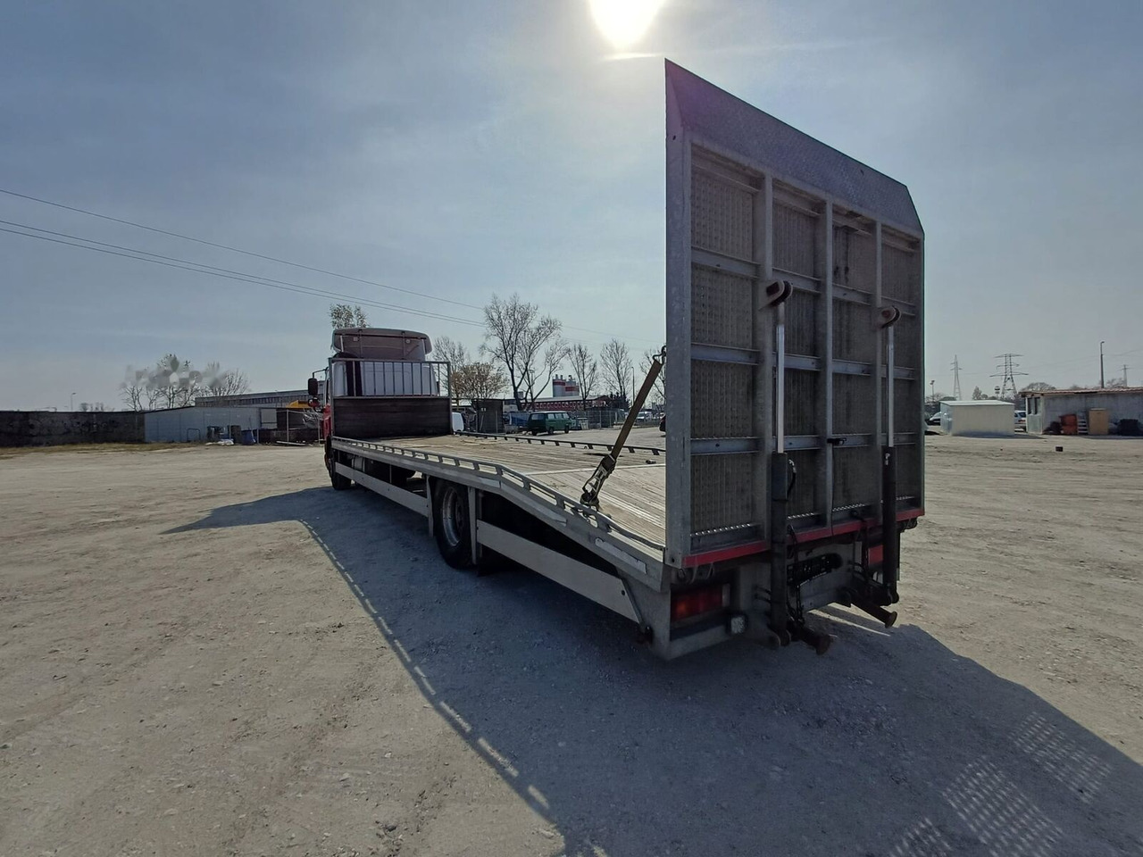 Camión portavehículos DAF CF 65.220 4x2 - heavy machinery transporter: foto 7