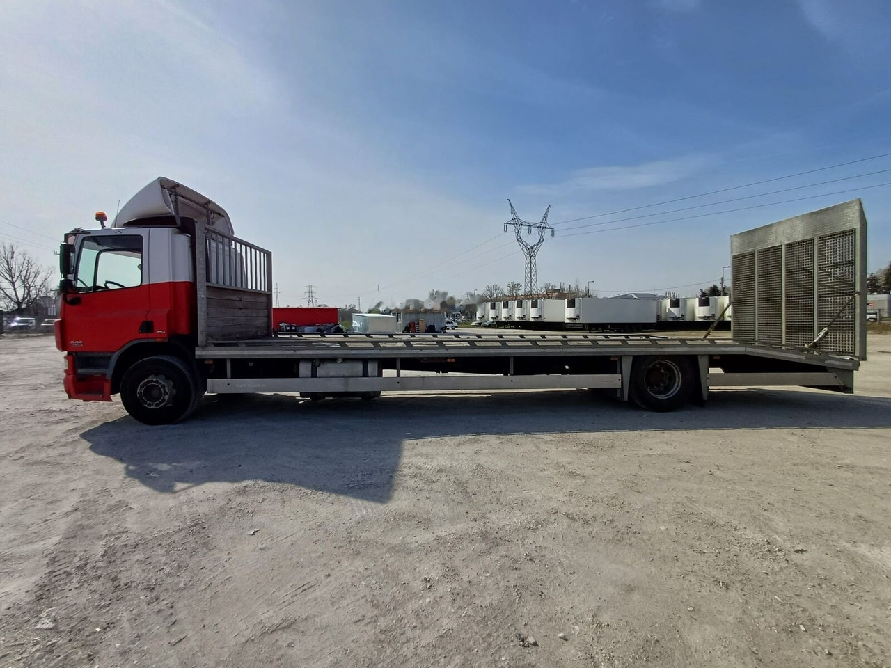 Camión portavehículos DAF CF 65.220 4x2 - heavy machinery transporter: foto 6