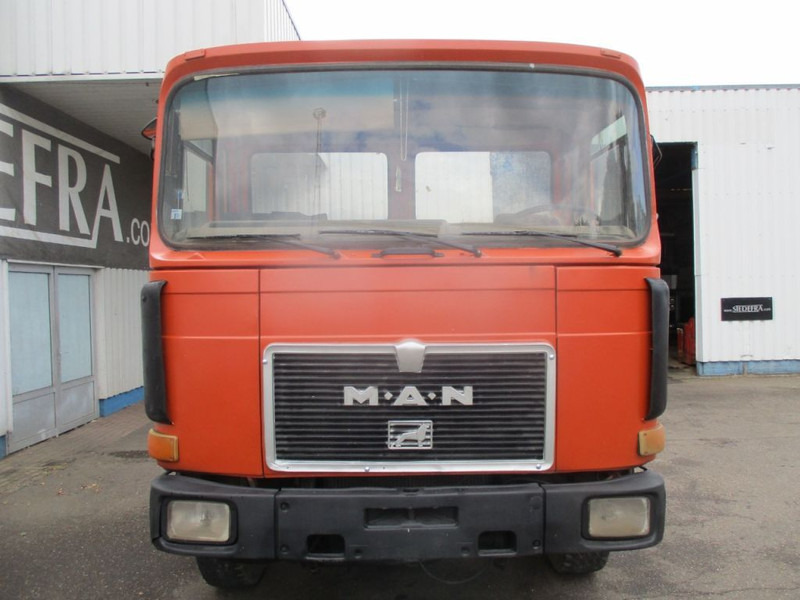 Camión chasis MAN 32-281 , 8x4 , 6 Cylinder , Spring Suspension: foto 6