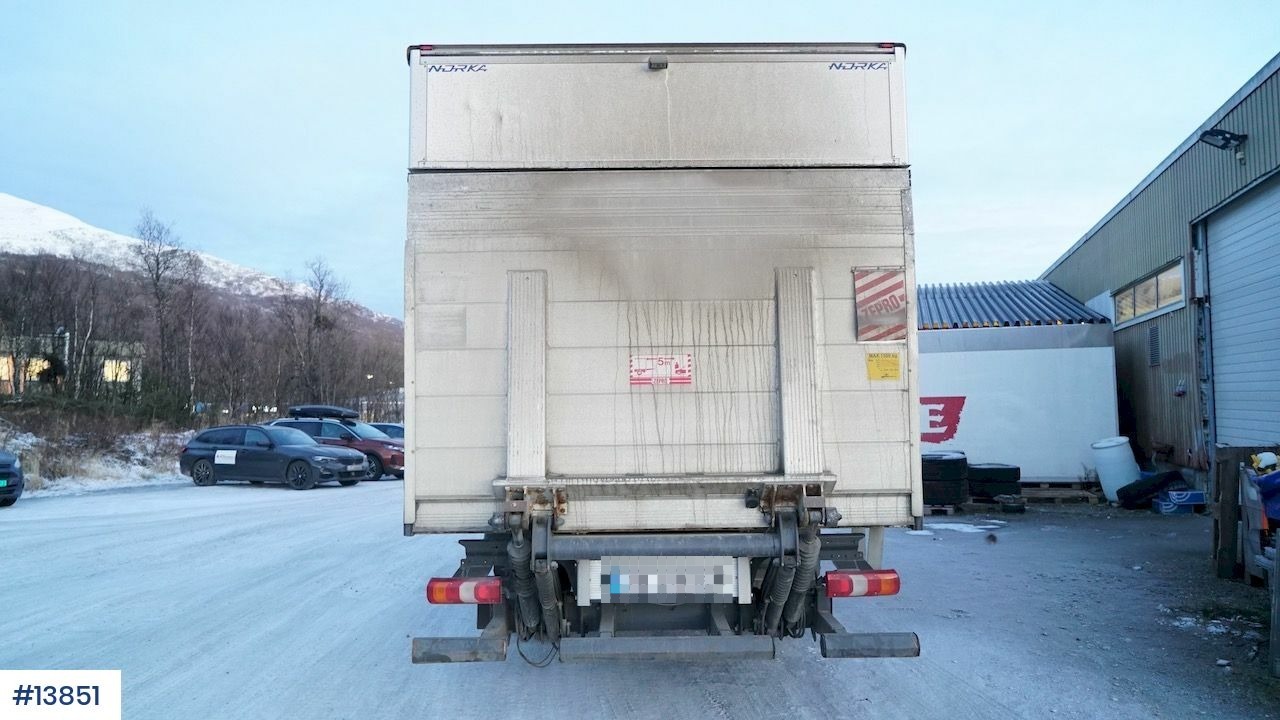 Camión caja cerrada Mercedes Atego: foto 5