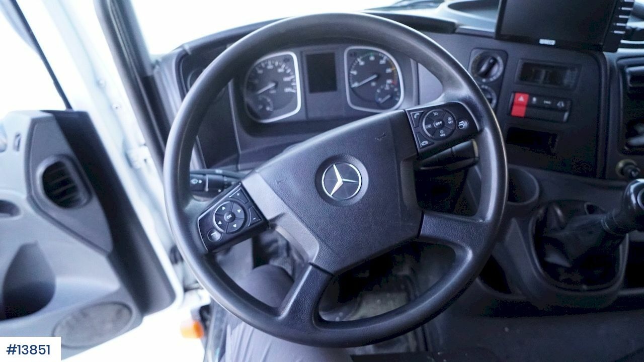Camión caja cerrada Mercedes Atego: foto 27