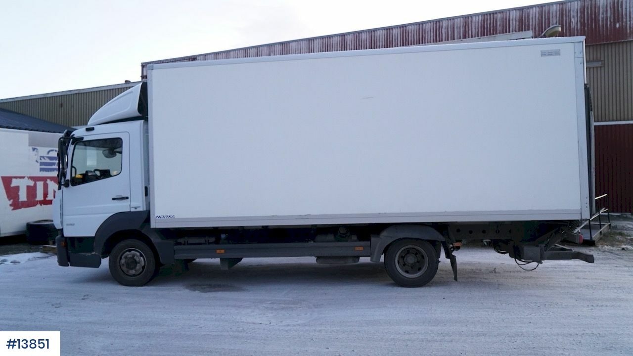 Camión caja cerrada Mercedes Atego: foto 3