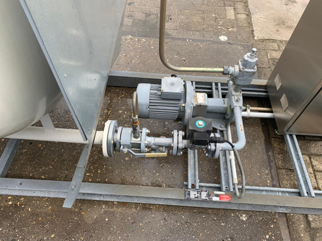 Camión cisterna Used skid installation 6400  L (6.4 m3) different setups multiple pieces available for sale Gas, lpg, gpl, gaz, propane, butane propane refilling station is used to refill cylinders, suitable for limited land and space.: foto 11
