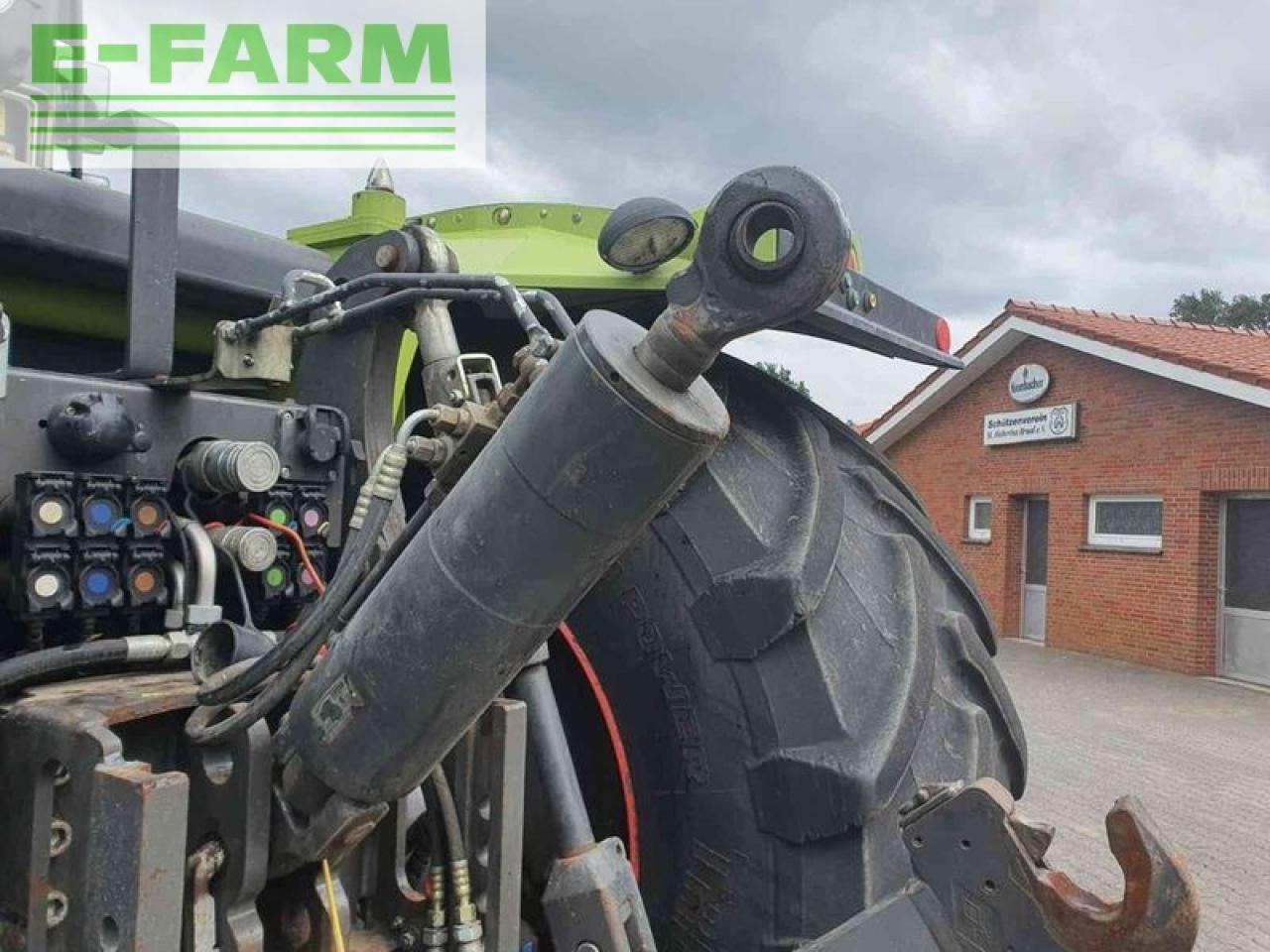 Tractor CLAAS xerion 4000 vc: foto 5