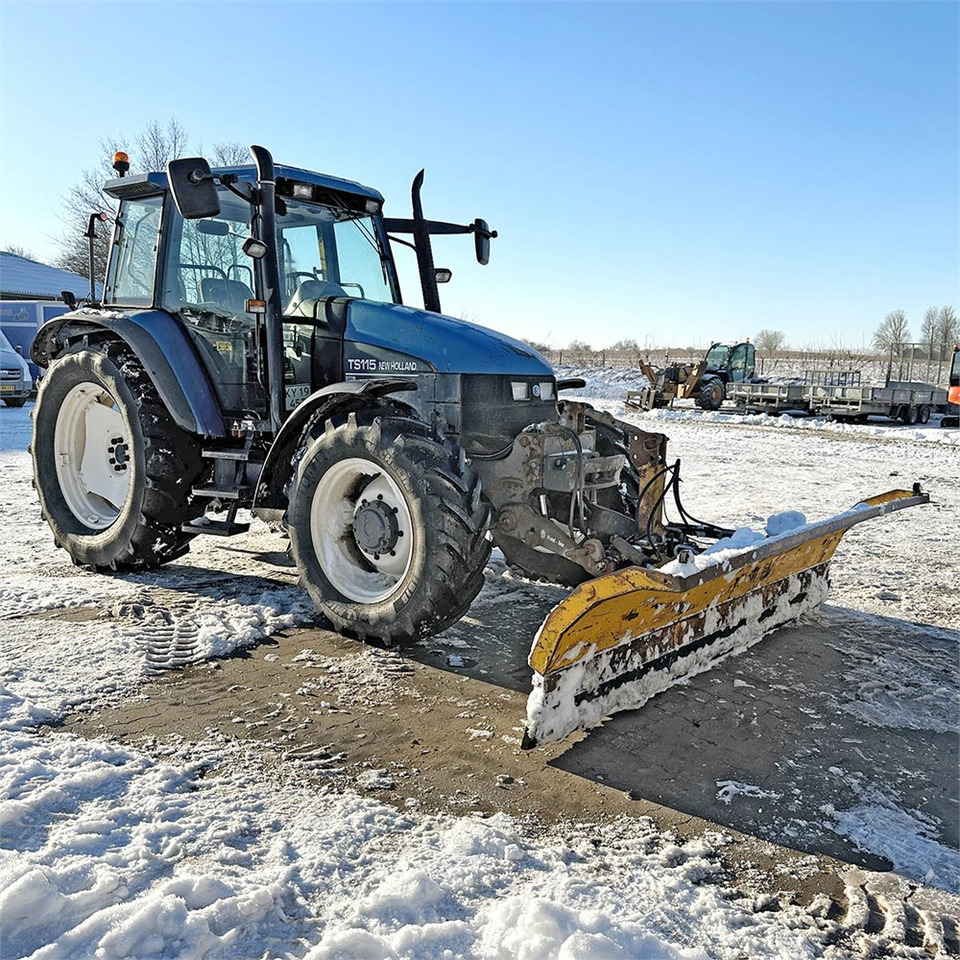 Tractor New Holland TS115: foto 2