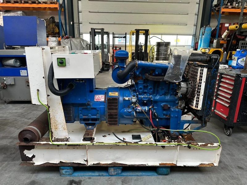 Generador industriale Perkins 4.236 FG Wilson 40 kVA generatorset met ATS automatische netovername: foto 8