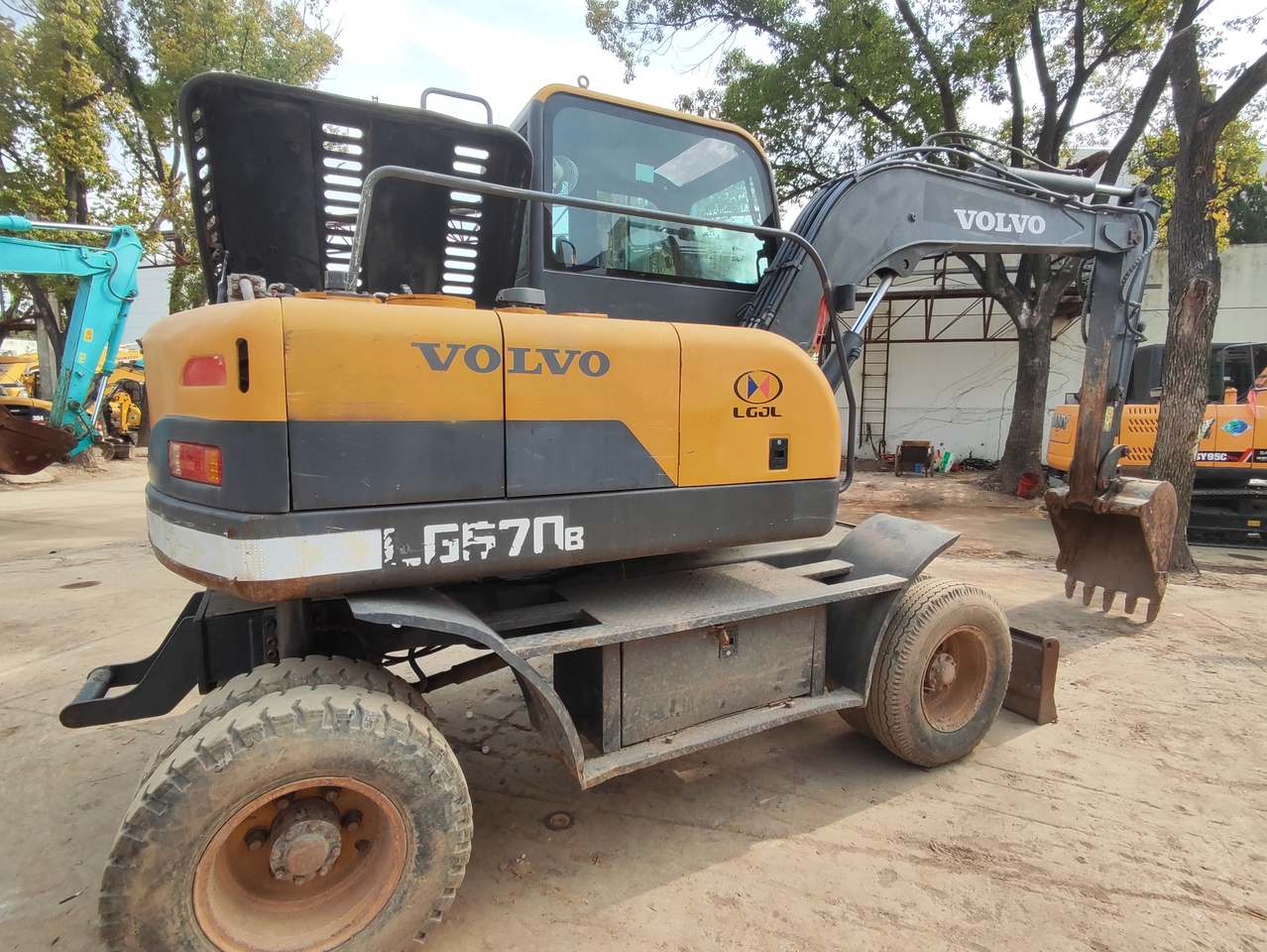 Excavadora de ruedas VOLVO LG670BM-wheel excavator: foto 3