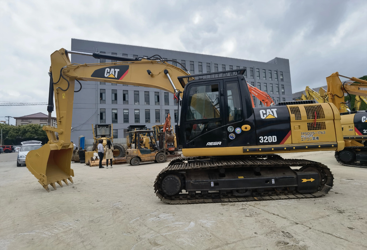Excavadora de cadenas caterpillar 320D used excavators original japan made cat excavator 320D 320D2 excavator machine price: foto 3