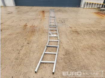  21 Tread Aluminium Ladder (Damaged) - Equipo de taller