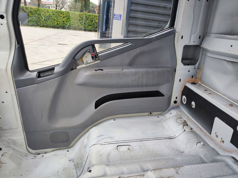Cabina e interior para Camión Mitsubishi Fuso "S" model: foto 6