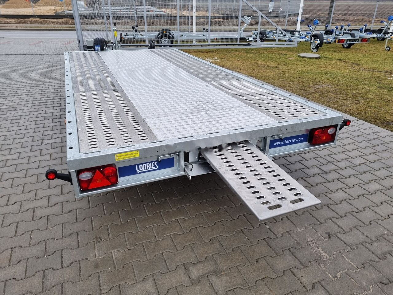Remolque portavehículos nuevo Lorries PL-27 4521 car trailer 2.7t GVW tilting platform 441 x 200 cm: foto 15