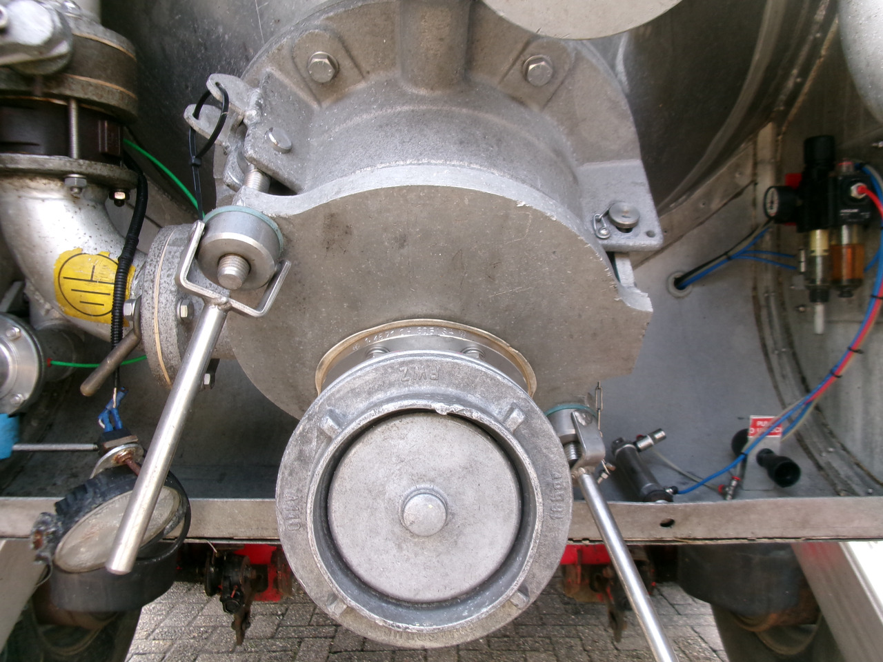 Semirremolque cisterna para transporte de harina Feldbinder Powder tank alu 41 m3 (tipping): foto 12