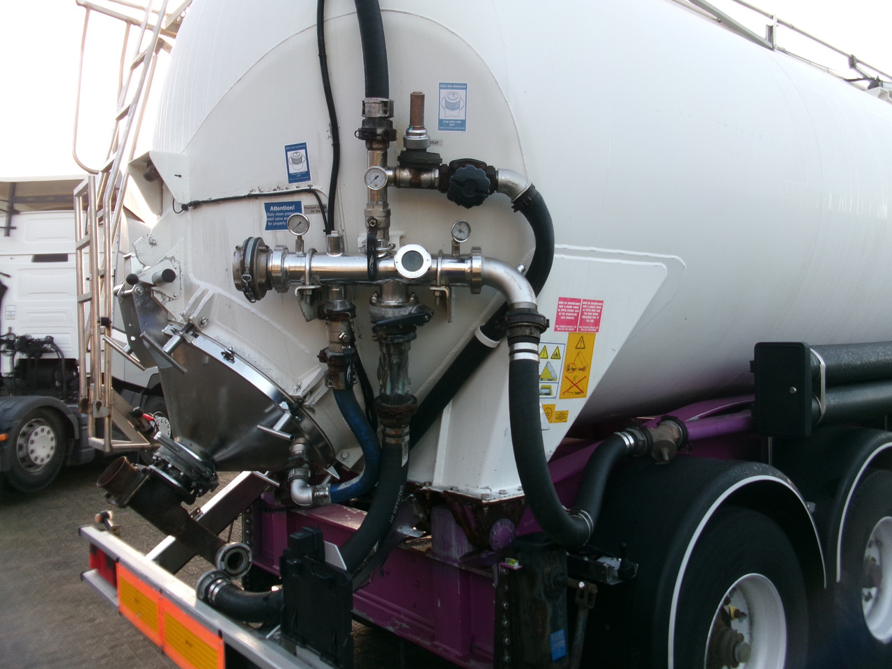 Semirremolque cisterna para transporte de harina Feldbinder Powder tank alu 42 m3 (tipping) + engine/compressor: foto 10
