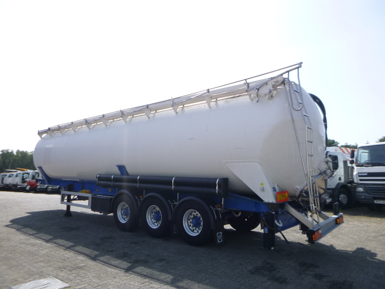 Semirremolque cisterna para transporte de harina Feldbinder Powder tank alu 63 m3 / 1 comp (tipping): foto 3