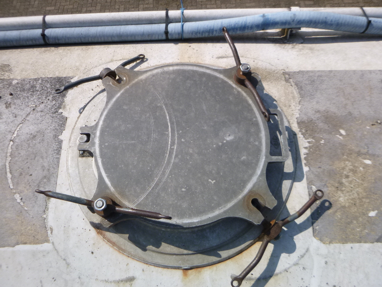 Semirremolque cisterna para transporte de harina Feldbinder Powder tank alu 63 m3 / 1 comp (tipping): foto 7