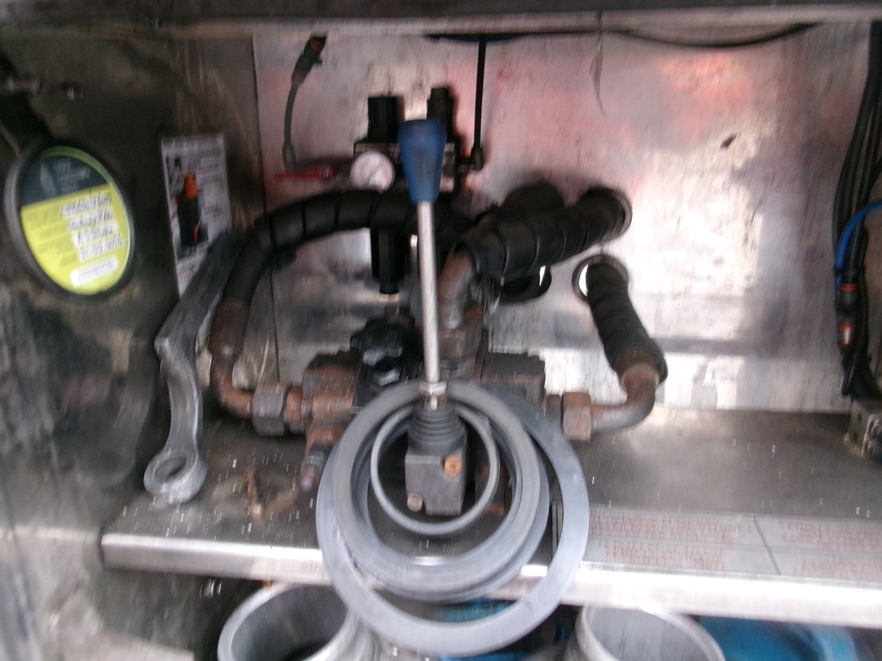 Semirremolque cisterna para transporte de combustible L.A.G. Fuel tank alu 44.5 m3 / 6 comp + pump: foto 18