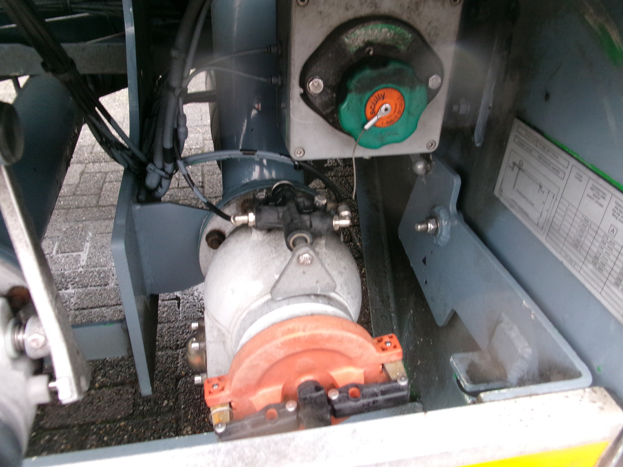 Semirremolque cisterna para transporte de combustible L.A.G. Fuel tank alu 44.5 m3 / 6 comp + pump: foto 12
