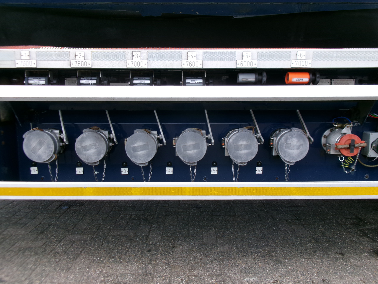 Semirremolque cisterna para transporte de combustible Lakeland Fuel tank alu 42.8 m3 / 6 comp + pump: foto 6