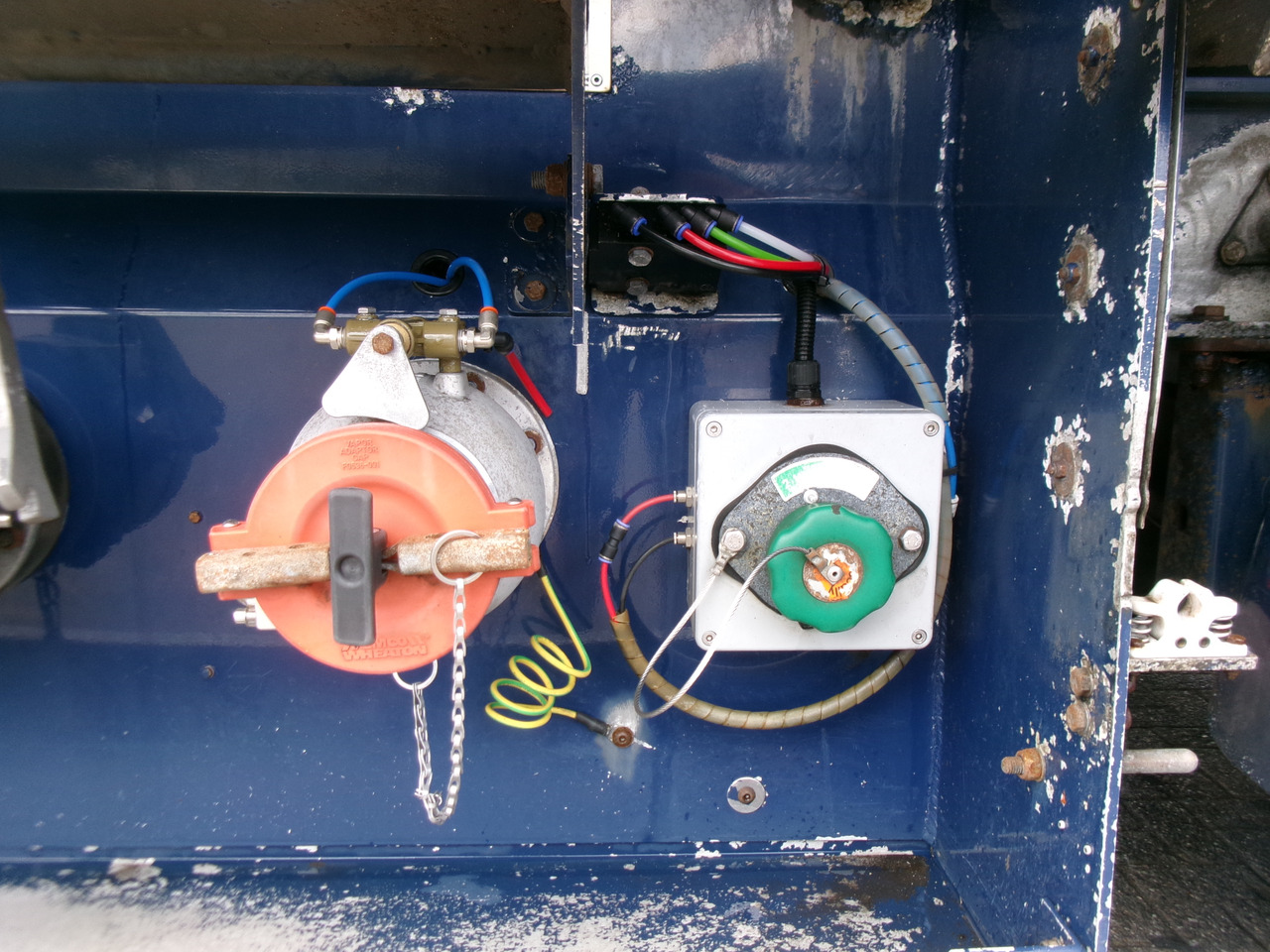 Semirremolque cisterna para transporte de combustible Lakeland Fuel tank alu 42.8 m3 / 6 comp + pump: foto 7