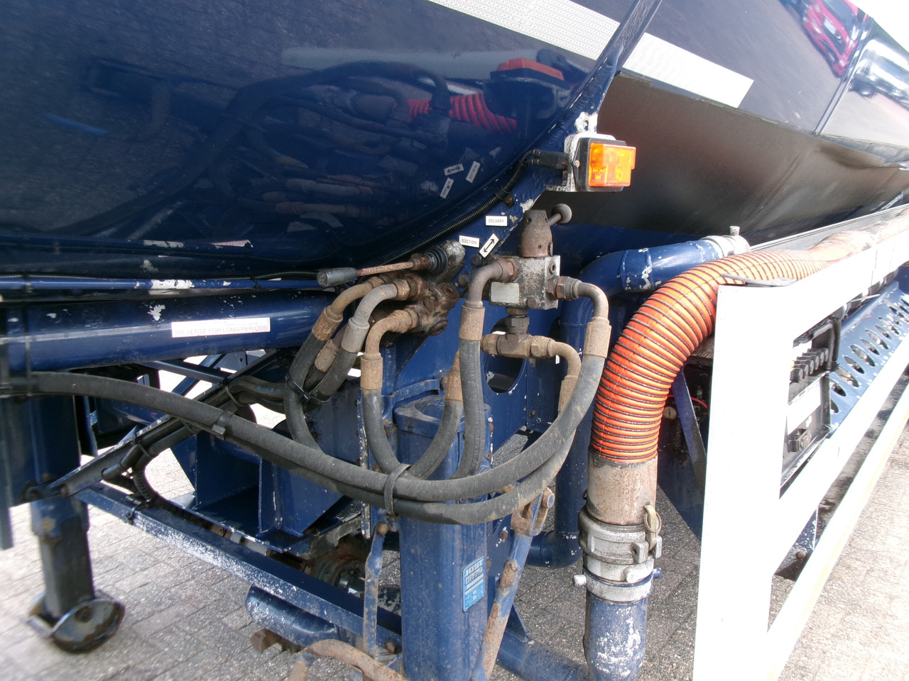 Semirremolque cisterna para transporte de combustible Lakeland Fuel tank alu 42.8 m3 / 6 comp + pump: foto 9