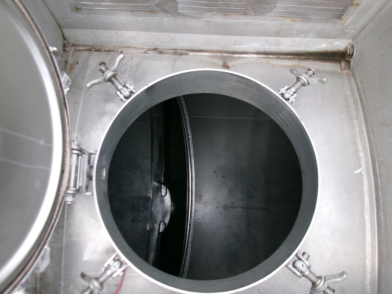 Semirremolque cisterna para transporte de alimentos Magyar Food tank inox 30 m3 / 1 comp: foto 9