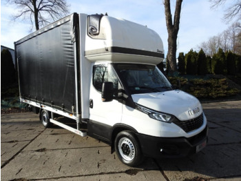 Furgoneta con lona IVECO Daily