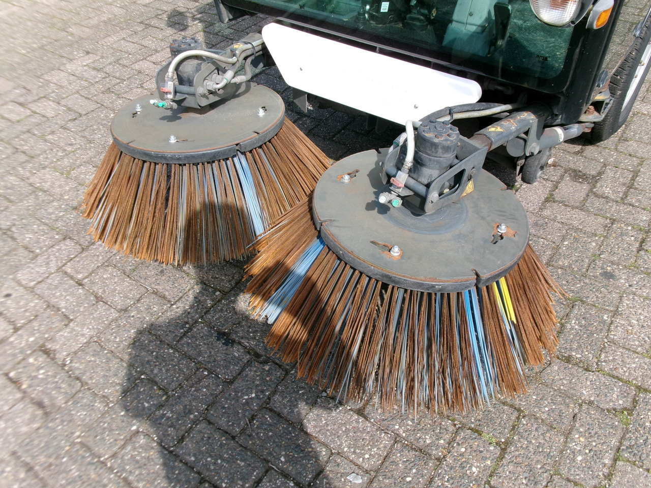 Limpieza de alcantarillado Boschung S2 street sweeper: foto 6