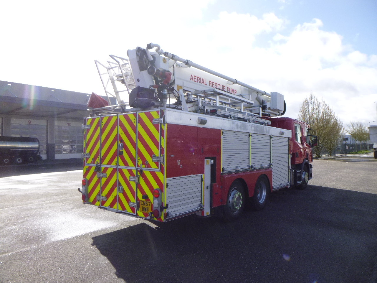 Camión de bomberos Scania P310 6x2 RHD fire truck + pump, ladder & manlift: foto 4