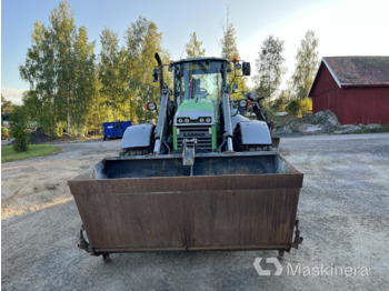  Traktorgrävare Lännen 8600 G med 7 redskap + sandspridarvagn - Tractor municipal