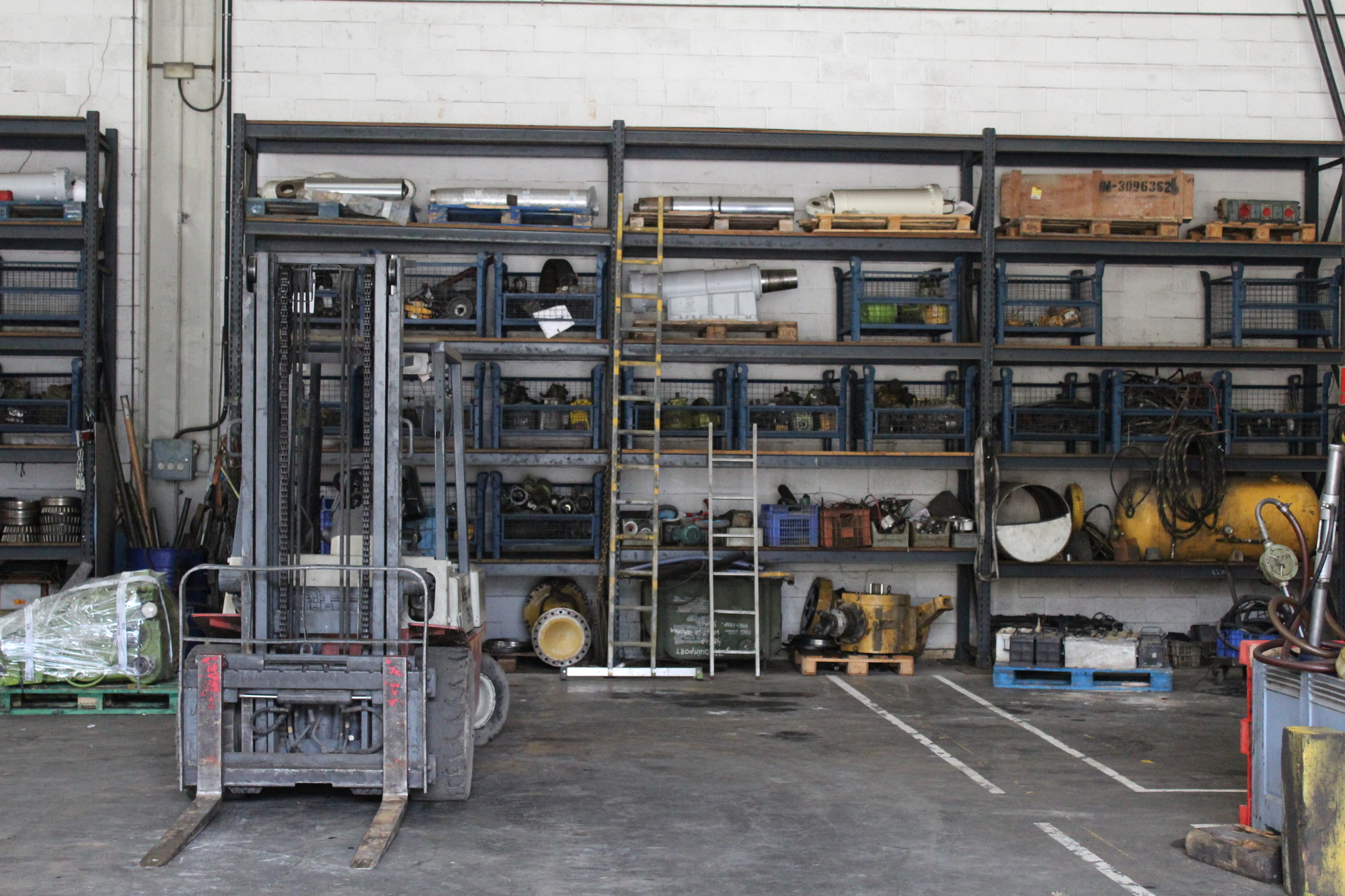 MAQUINARIA HONRADO S.L. - Equipos de manutención LINDE undefined: foto 7