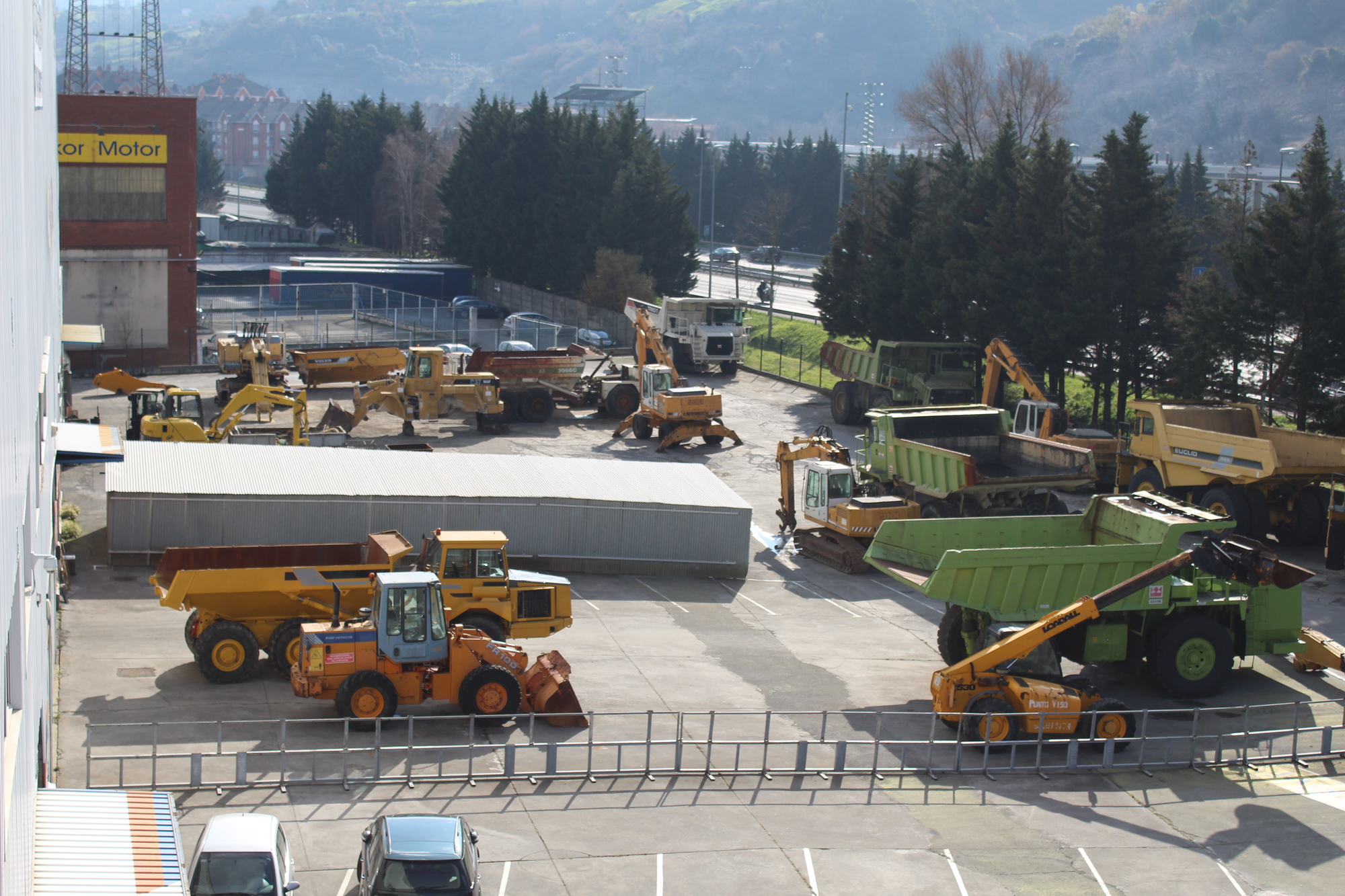 MAQUINARIA HONRADO S.L. - Equipos de manutención LINDE undefined: foto 2