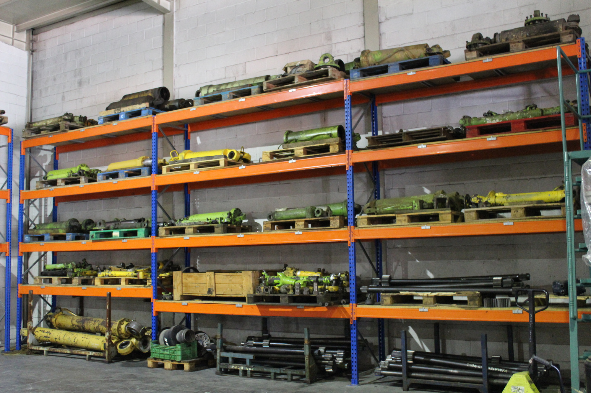 MAQUINARIA HONRADO S.L. - Equipos de manutención LINDE undefined: foto 4