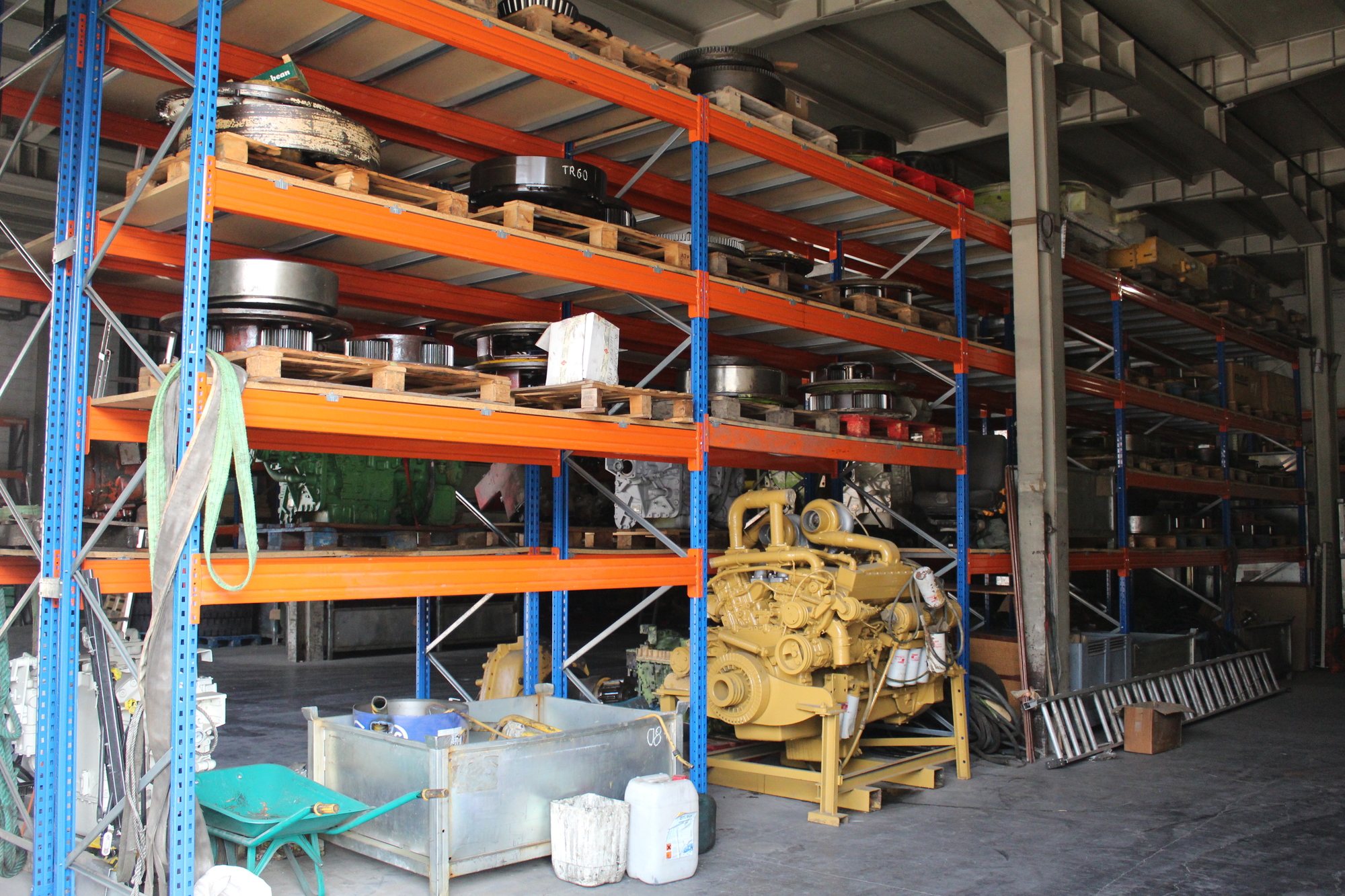 MAQUINARIA HONRADO S.L. - Equipos de manutención LINDE undefined: foto 5