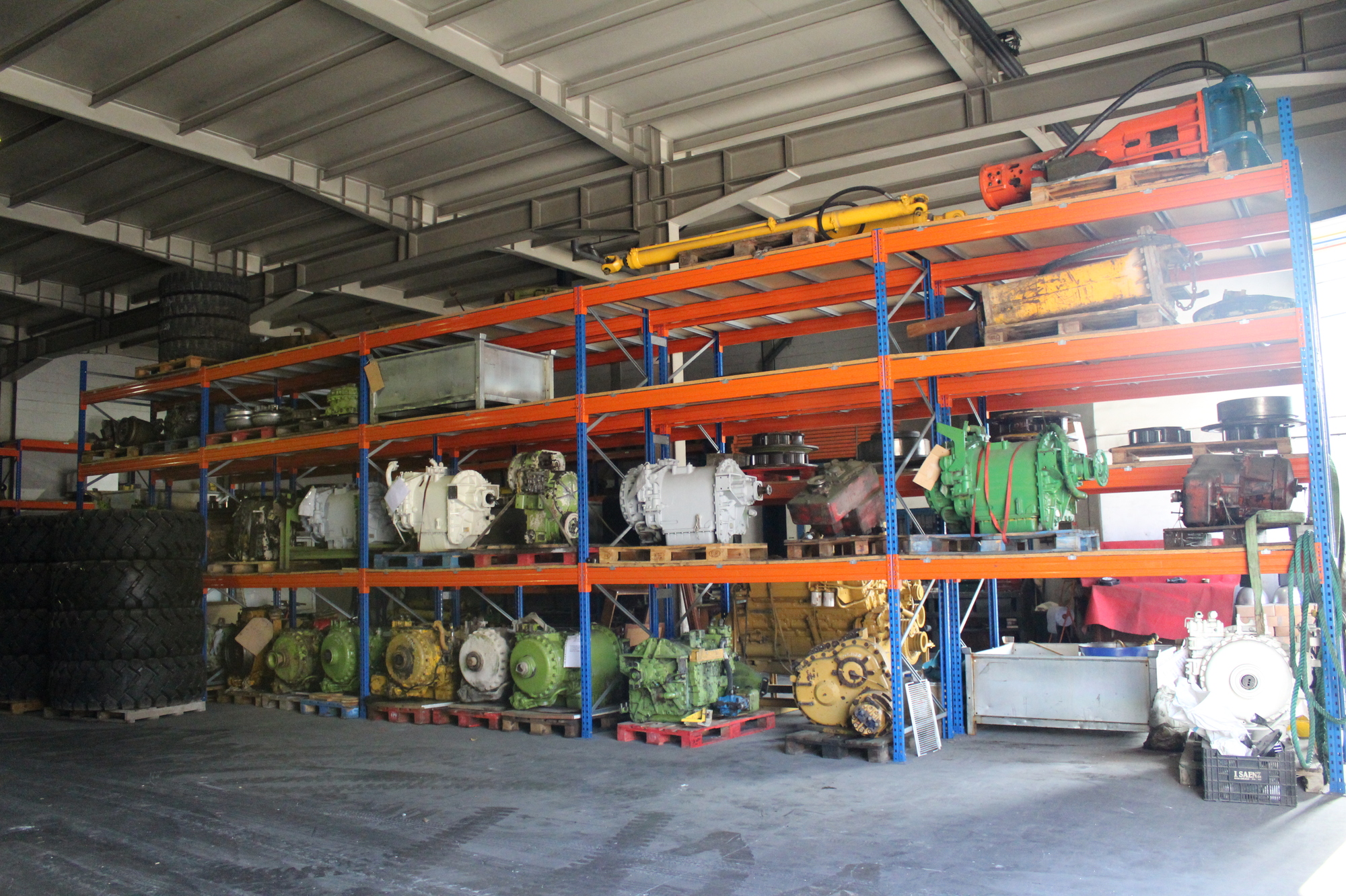 MAQUINARIA HONRADO S.L. - Equipos de manutención LINDE undefined: foto 6