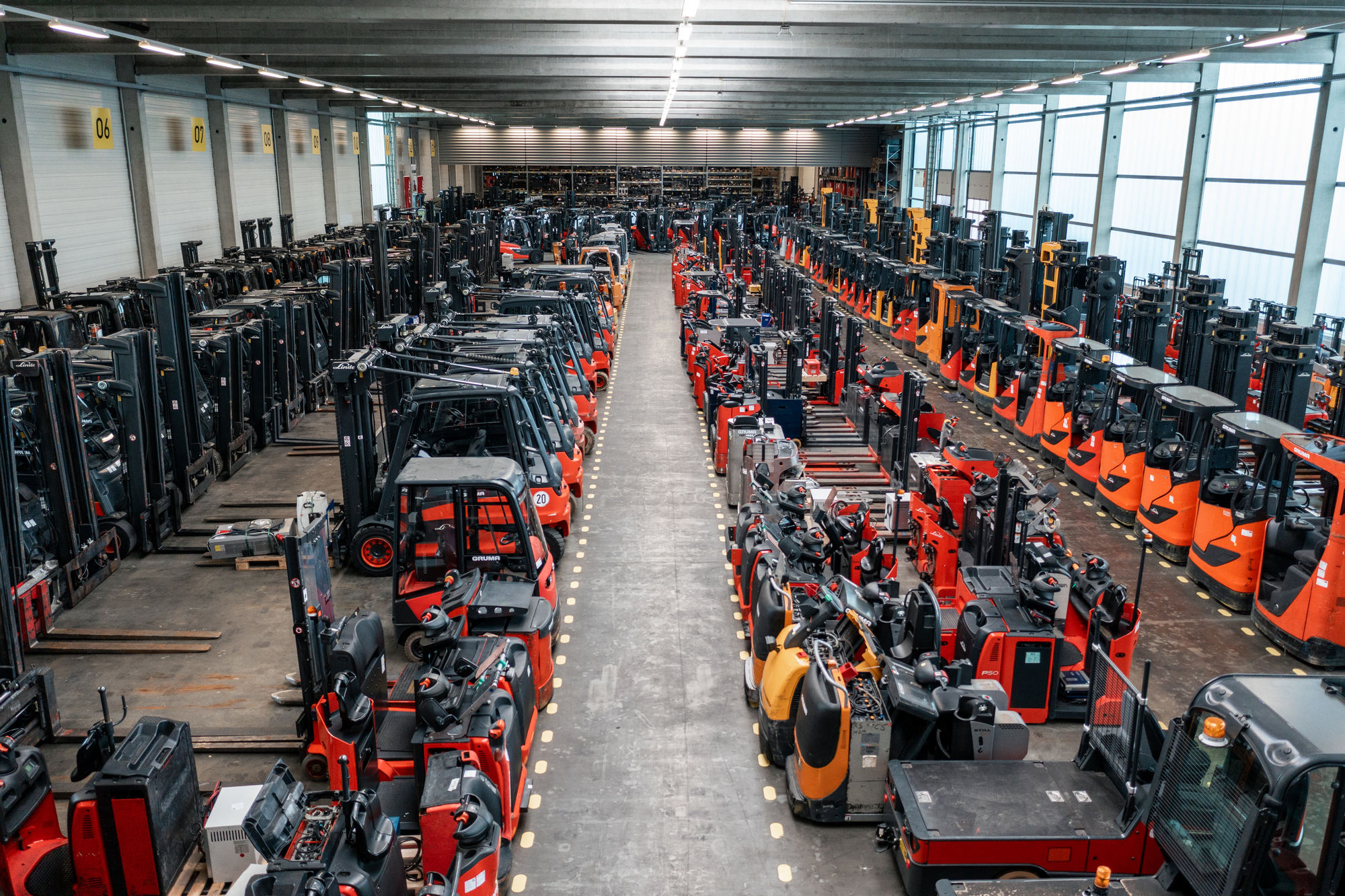 GRUMA Nutzfahrzeuge GmbH - Equipos de manutención LINDE E - posibilidad de alquiler undefined: foto 2