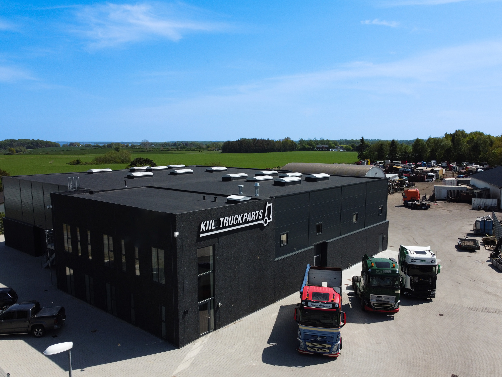 KNL TRUCKPARTS ApS - Implementos undefined: foto 1