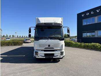 Camión caja cerrada VOLVO FL