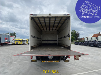Camión caja cerrada Renault D 210: foto 2