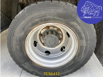 Camión frigorífico Renault D 240: foto 4