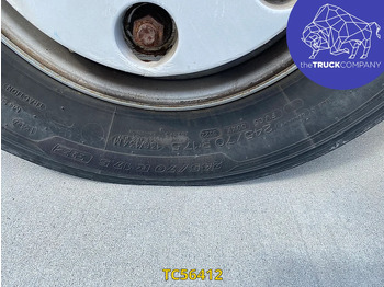 Camión frigorífico Renault D 240: foto 3