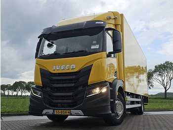 Camión caja cerrada IVECO S-WAY