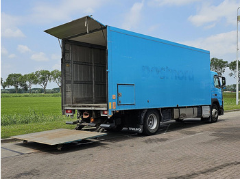Camión caja cerrada Volvo FM 370 19.5T  DOORS LIFT AC: foto 3