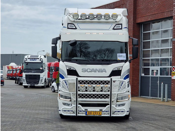 Cabeza tractora Scania R560 Highline 6x2 - BUFFL - Retarder - Full air - 3.15 WB - Leather: foto 2