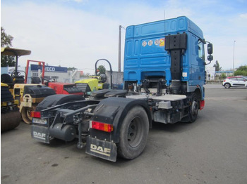 Cabeza tractora DAF XF105 460: foto 5