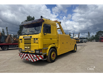 Camión portavehículos SCANIA R143