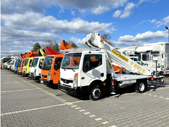 Camión con plataforma elevadora NISSAN