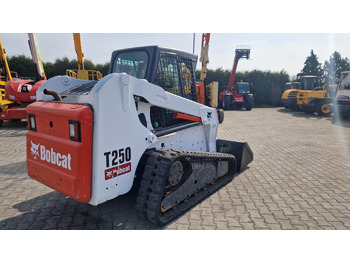 Minicargadora de cadenas BOBCAT T 250: foto 3